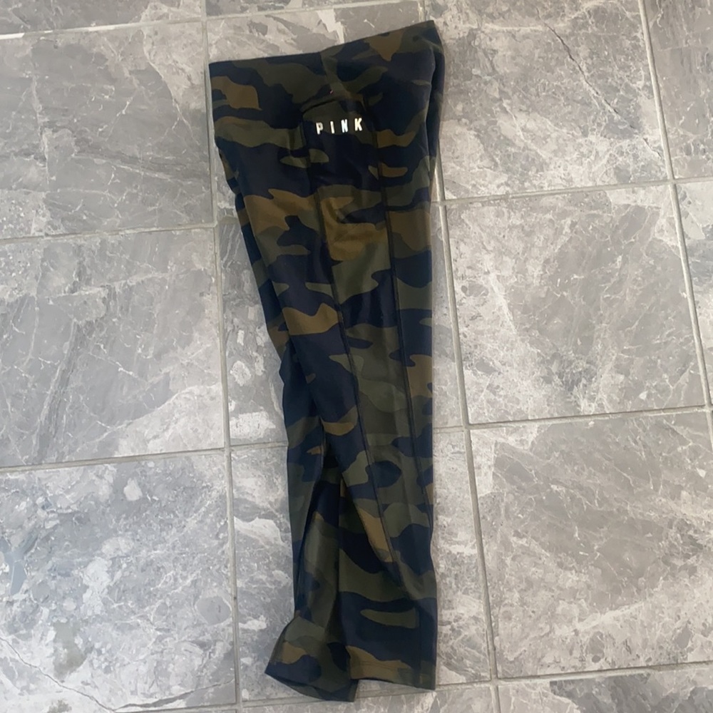 PINK ultimate camo legging - Picture 4 of 8